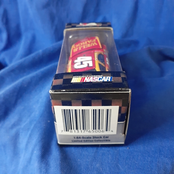 💯RARE Nascar 2007 #45 Wells Fargo Car Kyle Petty 1:64 Pit Stop $12.50 🇨🇦 Ship - Picture 11 of 16